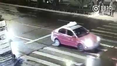 This is China - Nobody helps injured woman in the middle of the street