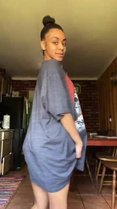 PrettyEbony Phat monkey.