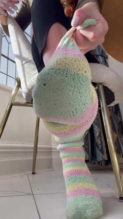 Would you sniff my fuzzy socks I’ve been wearing for 3 days? 😈🧦🧎🏻‍➡️