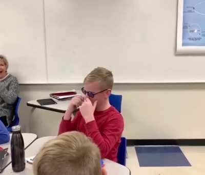 Kid sees color for the first time, and his wholesome reaction gave me chills :)