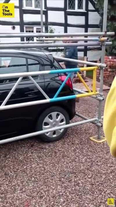 Scaffolders become fed up when their customer doesn’t pay their invoice.