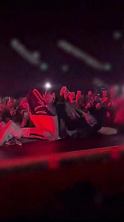 Billie Eilish getting into position for you