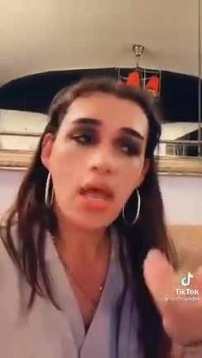 Bir LGBT+ bireyin, onur yürüyüşün pkk propagandasına dönüşmesine isyan ediyor: