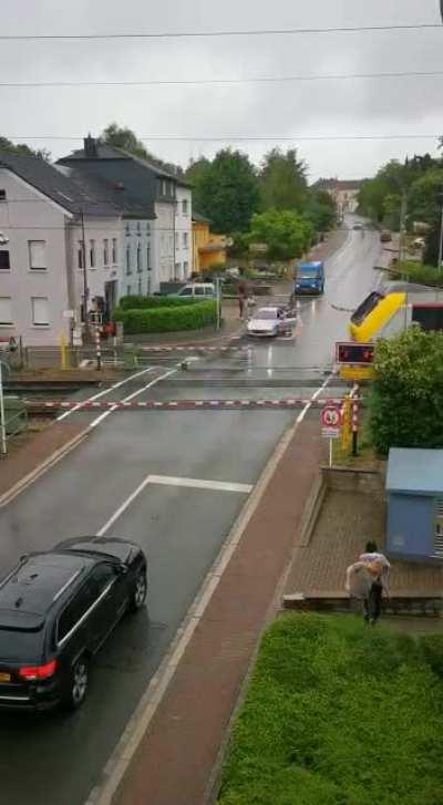 NMBS train crashes into car in Luxemburg (no apparent injuries)