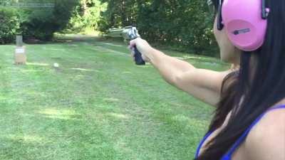 Gun Bunny with a Smith & Wesson .500