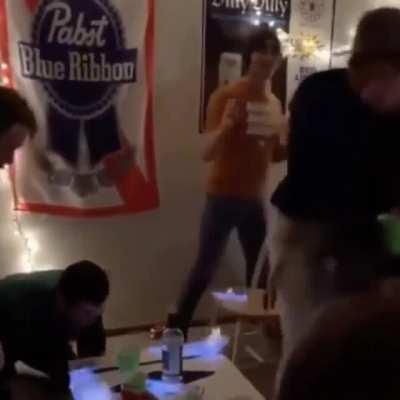 Yanan alkolü içmek