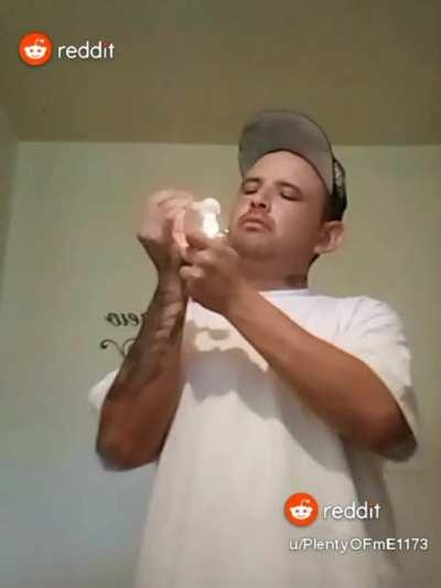 smoking all day n night the lonely tweeter don't sleep at niye