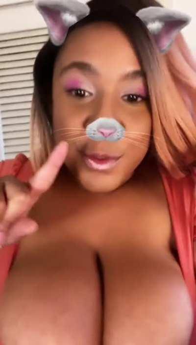 Caramel Kitten🐱Bouncing Them Fat Melons🍈🍈