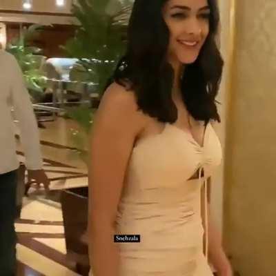 She's an Indian actress named Mrunal Thakur. She's a rising sensation and everyone wants to put their tongue inside her asshole.