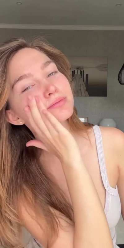 PÜSY on Anastasia’s face