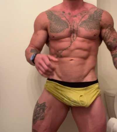 [M]orning flex before hitting the gym today 💪🏻😉