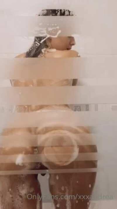 Qui n quiere 💦 una duchita 🔥 conmigo cuando me ducho acompa