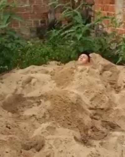 Maluco achou que era invisível