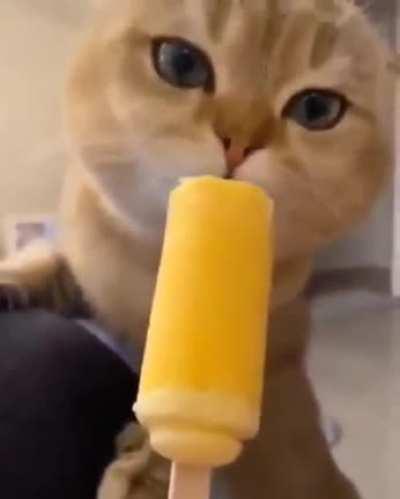 Eyes like a cartoon character