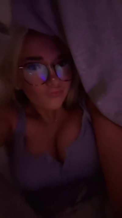 Breckie Hill - Flexible 2