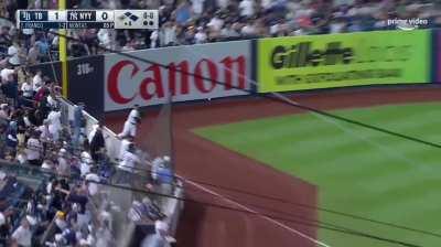 [Highlight] [Lowlight] Aaron Hicks drops a ball and stands there in disappointment not knowing that it was a fair ball, allowing 2 runs to score