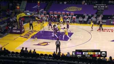 [Highlight] Lebron drops Cameron Payne and drives in for the easy dunk