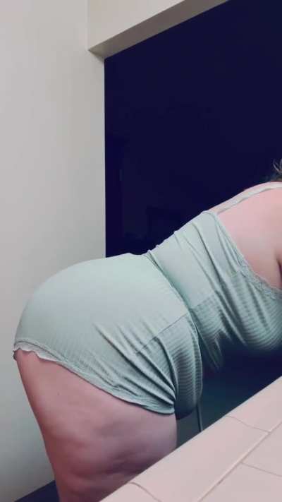 I can’t wait to feel your hard cock against my Huge Ass as I let out my most nastiest rancid farts 💨 😉