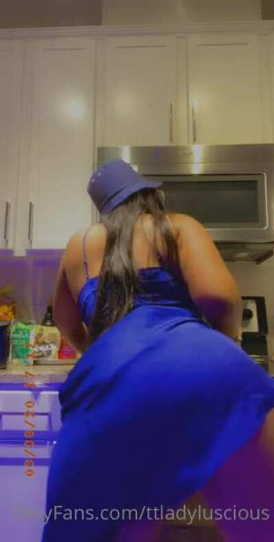 Everybody who’s contributed something will get the entire mega of everything I have of her. $TyroneF4 (cash app)...make sure you include your Reddit name if you want to chip in. If you’ve already sent me something message me so I know.