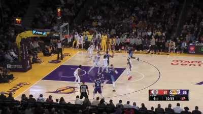 [Highlight] Hartenstein and LeBron trade dunks against eachother