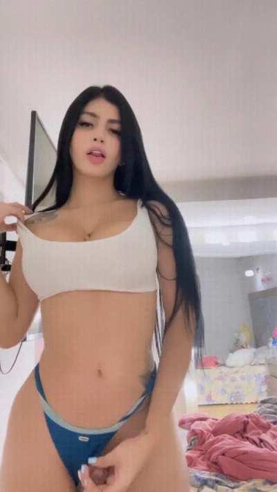 Any straight guys here can swallow the whole thing?😘