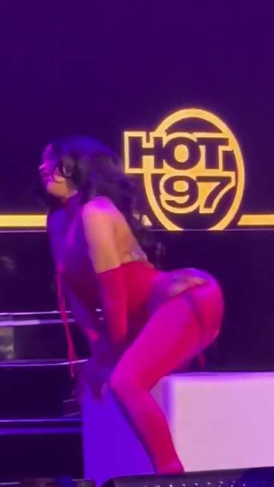 I see why Offset got her pregnant twice