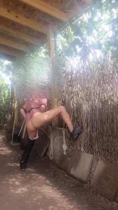 Peeing outdoors in style