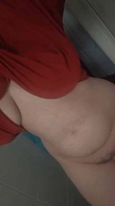 Chubby little slut at your service 😘