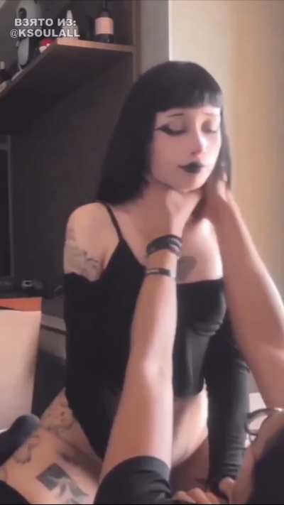 Goth girls do it best