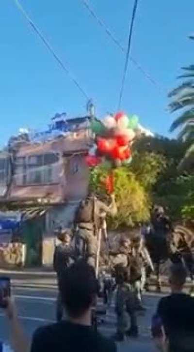 Arresting balloons in sheikh jarrah, alquds. By Israeli occupational forces