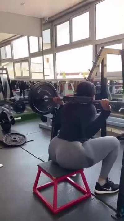 Unk Gray squats