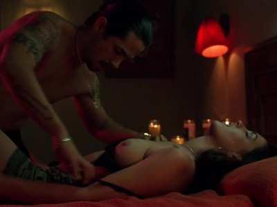 [Topless] Anne Hathaway in Havoc (2005) Filmed in 2003