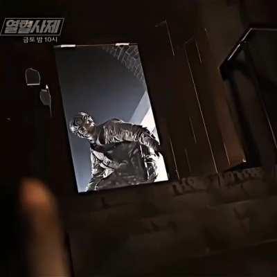 How to become war criminal in 8 or less seconds.