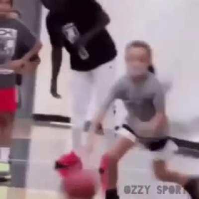 This little girl can hoop. Amazing !
