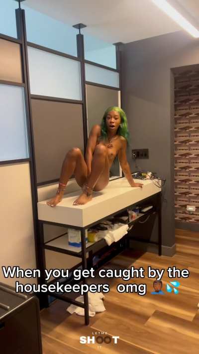 The housekeeper caught her omg 
