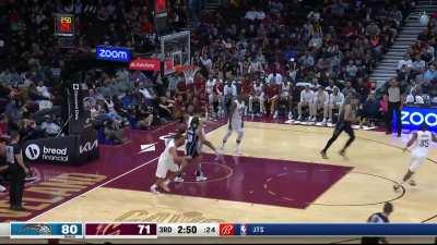 [Highlight] Anthony Black skies for the slam