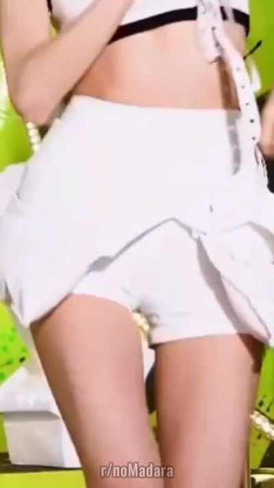 Itzy - Yuna's cameltoe