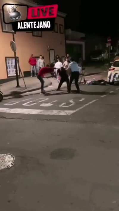 Portugal right party is so confuse That confuse gipsys by Açores people