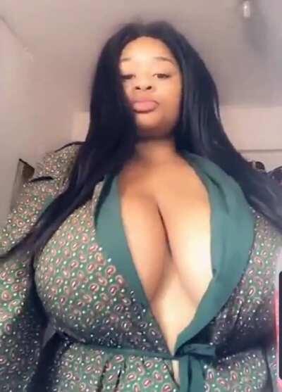 Just a little Kim manana peekaboob