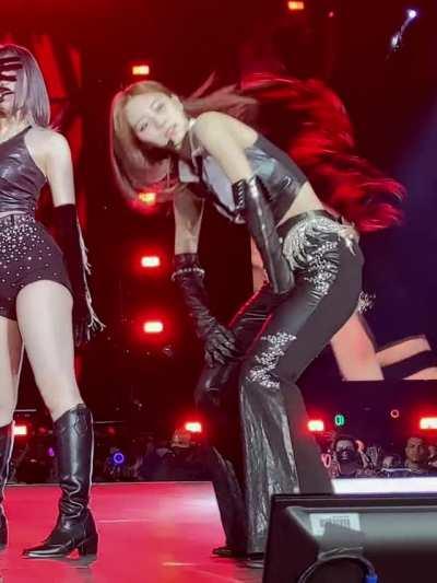 Tzuyu (ft. Momo) - 🍑