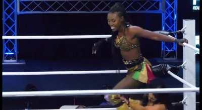 Queen aminata using her ass
