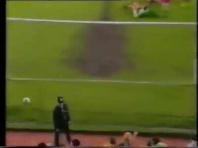 On this day 1989: Arsenal beat title rivals Liverpool at Anfield on the final matchday to win the league title. Arsenal had to win by 2 goals, it took until the 91st minute before Michael Thomas scored the decisive goal.