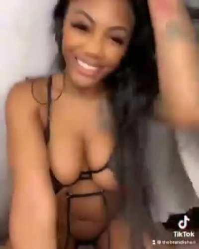 Brandi (@brandisheri)