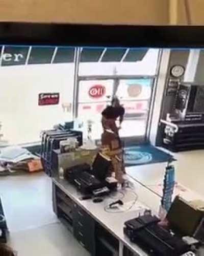 Man with his pants pulled down gets knocked out by another customer in Kansas City