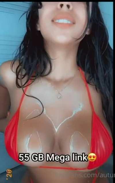 Oiled body and that cat 🐱😍 She’s wild