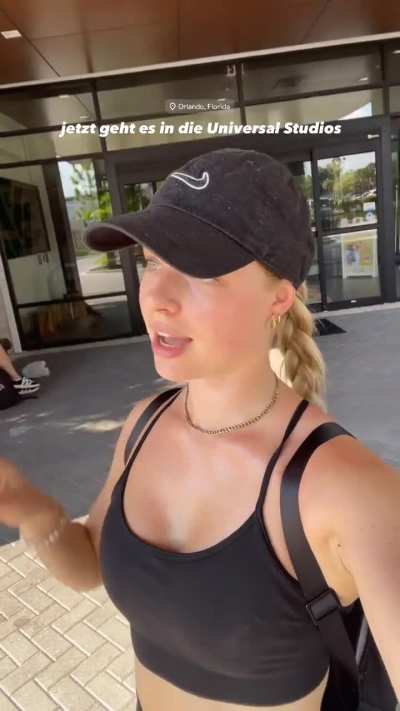 Die Amis können sich glücklich schätzen was für ne Schönheit sie grad im Land haben 😍