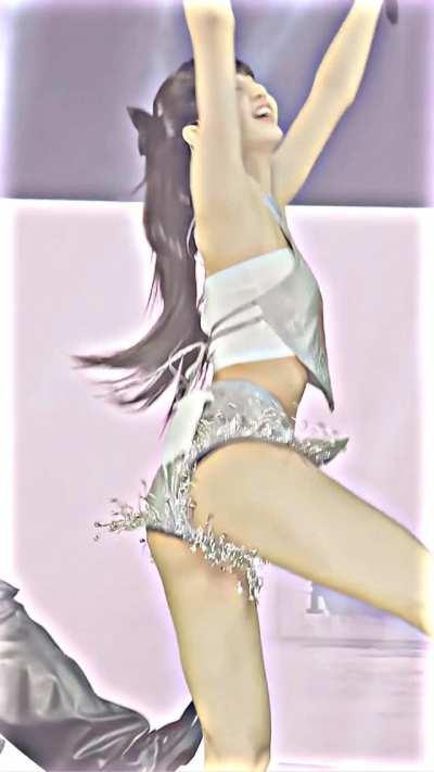 Lisa's bouncy buttcheeks [2K REMASTERED HDR]