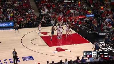 [Highlight] Rookie Dyson Daniels with a nifty pass to the Eurobasket MVP for 3