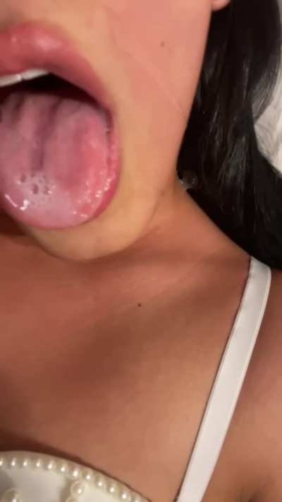 Cumming on her pretty face