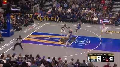 [Highlight] Draymond stops a 3 vs 1 fast break by himself